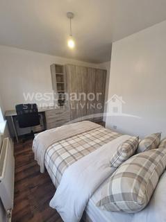 4 bedroom house to rent, Blue Fox Close, Leicester LE3
