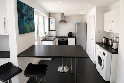 5 bedroom semi-detached house to rent, Breaks Road, Hertfordshire AL10