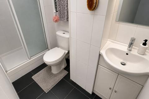 5 bedroom semi-detached house to rent, Breaks Road, Hertfordshire AL10