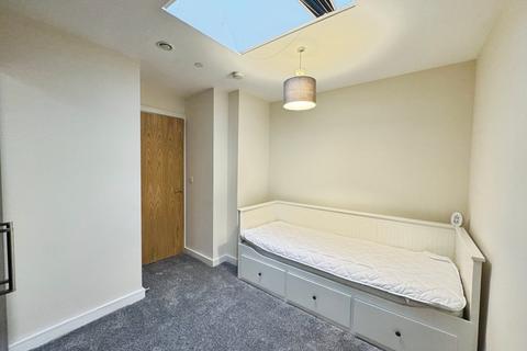 2 bedroom penthouse to rent, Echo Central One
