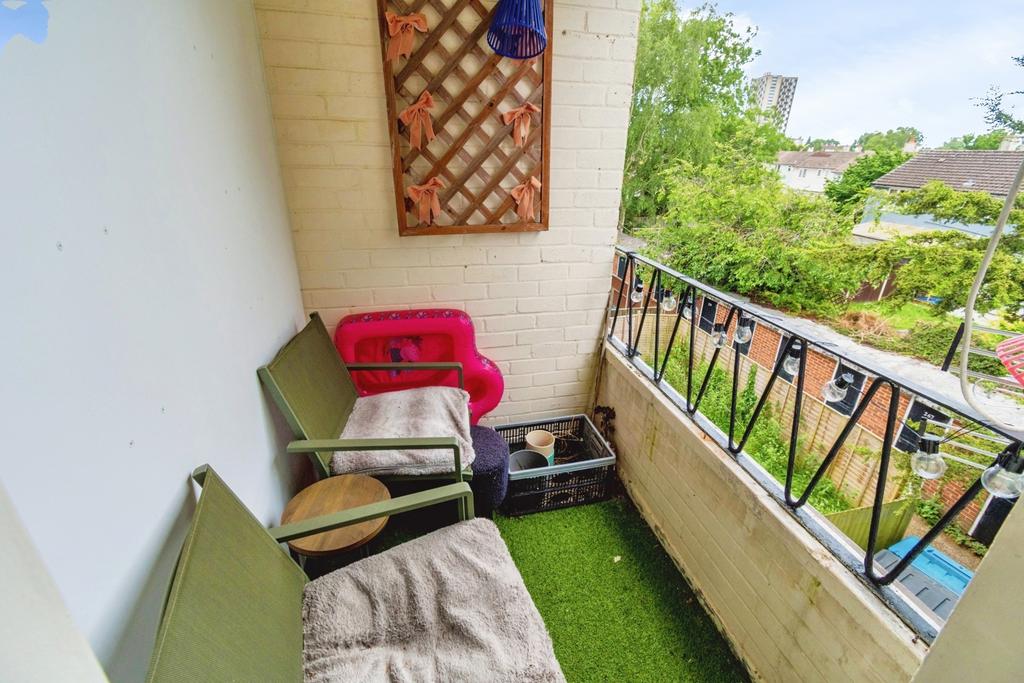 Apartment in Southampton, Mansel Park - View 3
