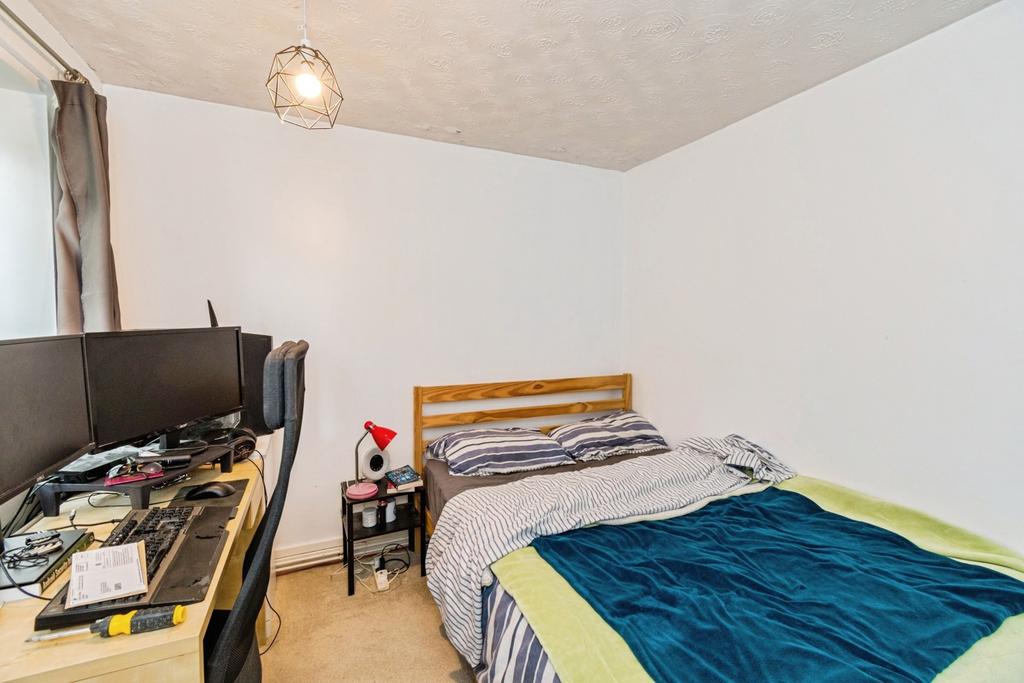 Apartment in Southampton, Mansel Park - View 5