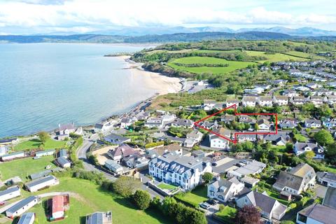 undefined, Ffordd Cynlas, Benllech, Isle of Anglesey, LL74