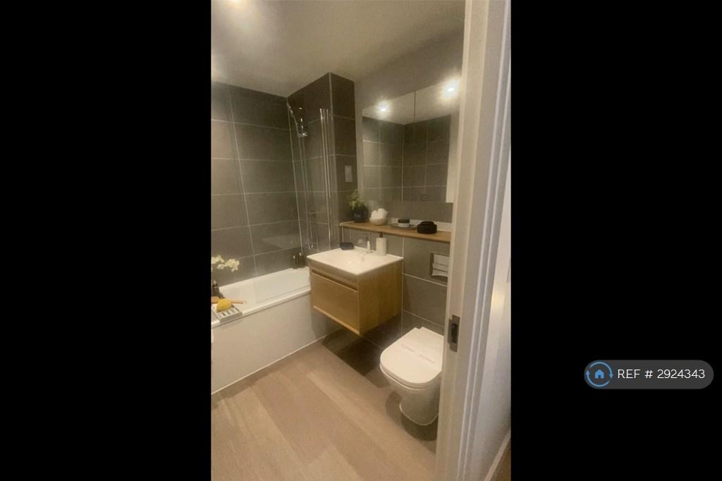 Apartment in Reading - View 5
