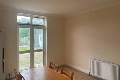 1 bedroom apartment to rent, Bath Road, Cranford