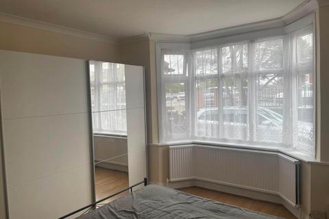 1 bedroom apartment to rent, Bath Road, Cranford