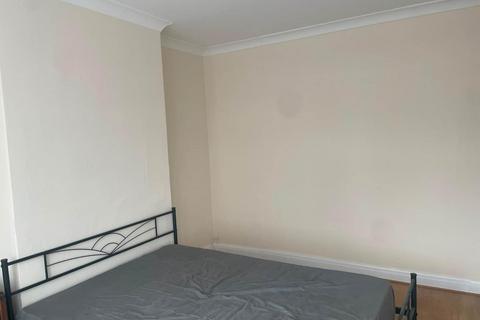 1 bedroom apartment to rent, Bath Road, Cranford