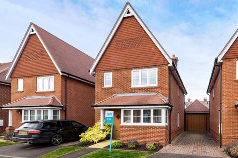 3 bedroom detached house to rent, Wokingham RG40