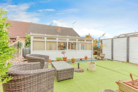2 bedroom bungalow for sale, Frognal Gardens, Teynham, Sittingbourne, Kent, ME9