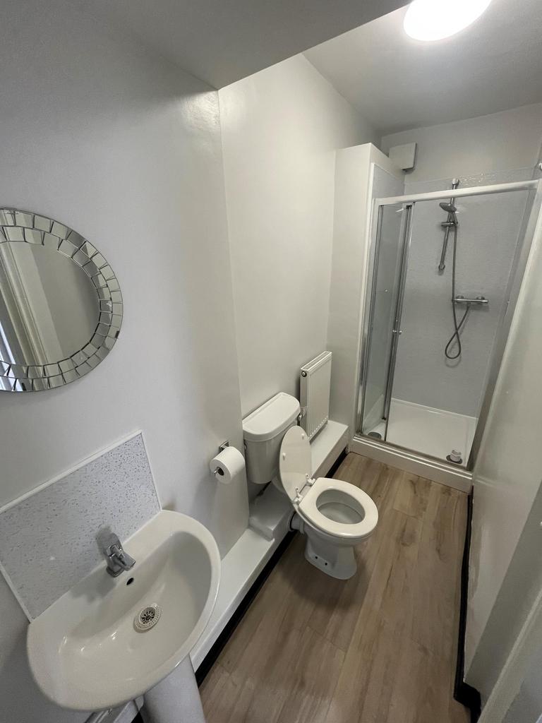Apartment in Cardiff, Roath - View 3