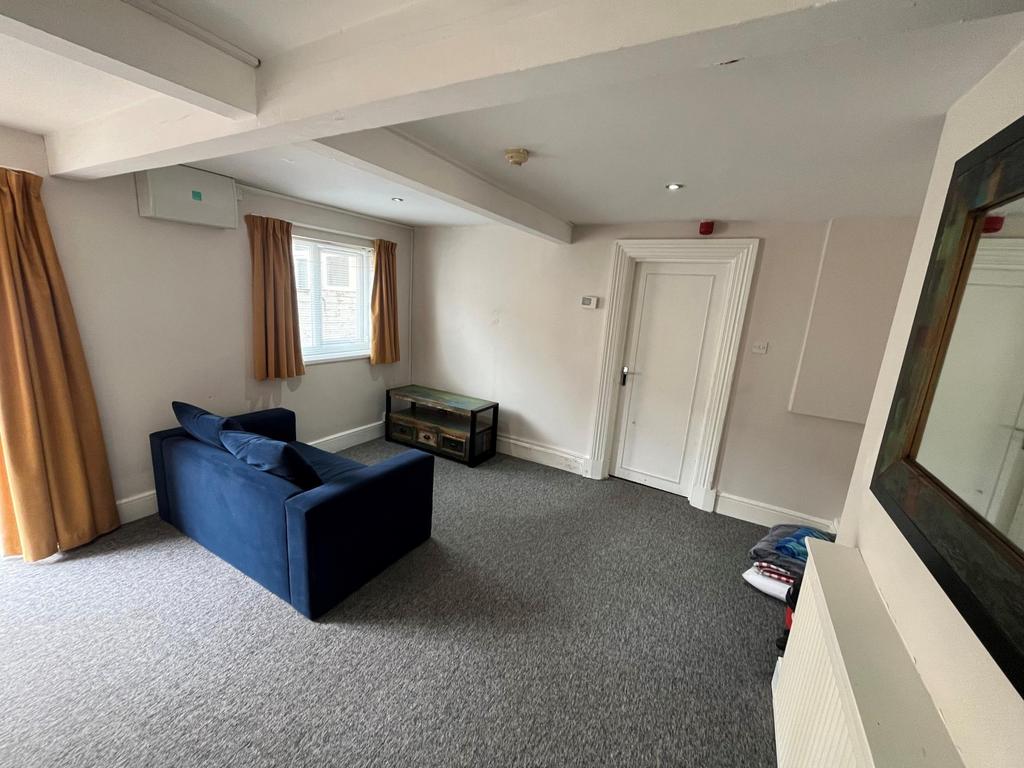 Apartment in Cardiff, Roath - View 5