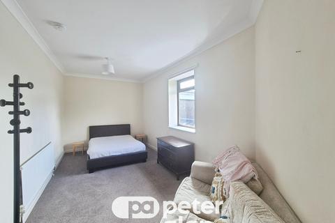 4 bedroom maisonette to rent, Belle Vue Terrace, Newport, NP20