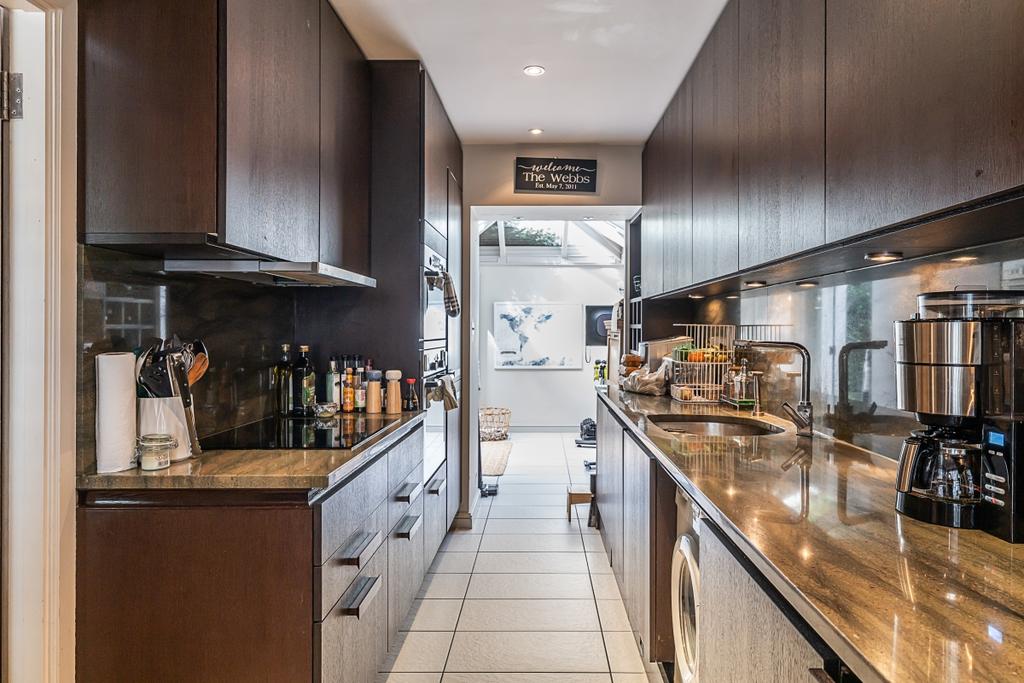 House in London - View 3