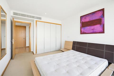 2 bedroom flat to rent, No 1 West India Quay, Hertsmere Road, London E14.
