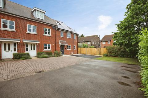 3 bedroom end of terrace house for sale, Pentons Close, Holybourne, Alton, Hampshire, GU34