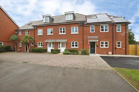 3 bedroom end of terrace house for sale, Pentons Close, Holybourne, Alton, Hampshire, GU34