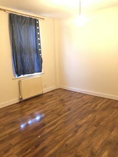 4 bedroom terraced house to rent, Henley Road, Ilford IG1
