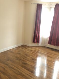 4 bedroom terraced house to rent, Henley Road, Ilford IG1