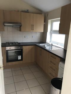 4 bedroom terraced house to rent, Henley Road, Ilford IG1