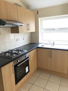 4 bedroom terraced house to rent, Henley Road, Ilford IG1