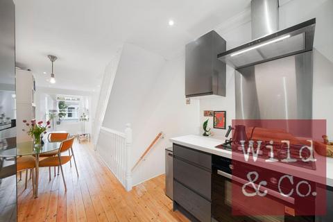 3 bedroom duplex for sale, Brookfield Road, Victoria Park, Hackney