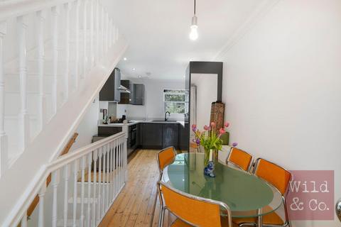 3 bedroom duplex for sale, Brookfield Road, Victoria Park, Hackney