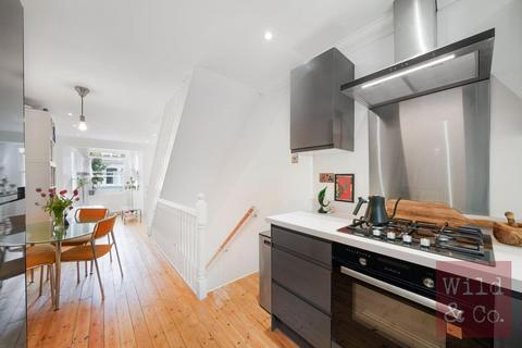 3 bedroom duplex for sale, Brookfield Road, Victoria Park, Hackney