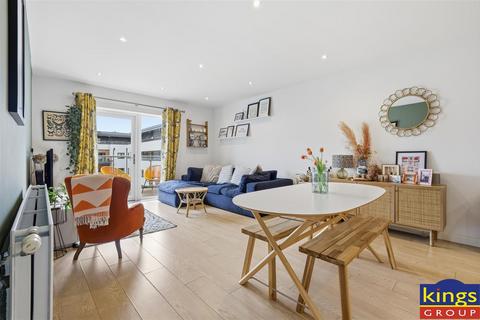2 bedroom flat for sale, Thornbury Way, London