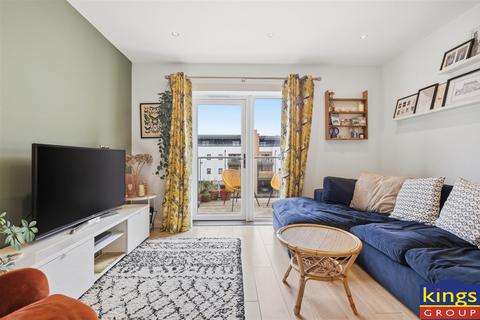 2 bedroom flat for sale, Thornbury Way, London