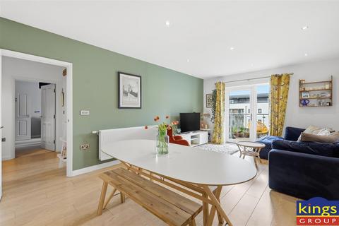 2 bedroom flat for sale, Thornbury Way, London