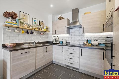 2 bedroom flat for sale, Thornbury Way, London