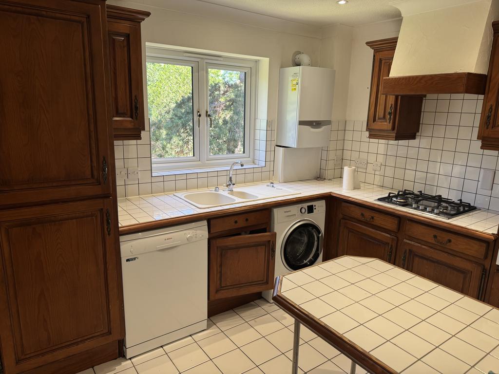 Apartment in Teddington - View 3