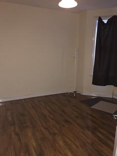 2 bedroom flat to rent, Green Lane, Ilford IG3