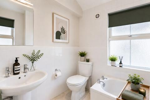 2 bedroom flat for sale, St John's Road, TW9