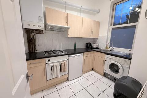 3 bedroom maisonette for sale, Squires Lane, London N3