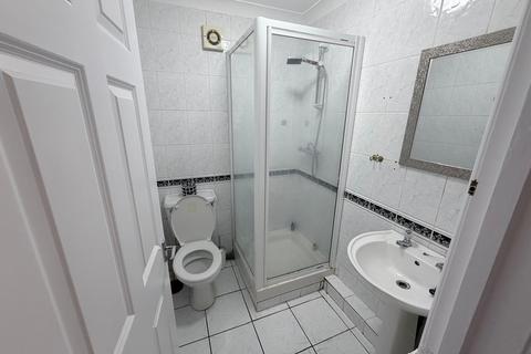 3 bedroom maisonette for sale, Squires Lane, London N3