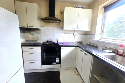 2 bedroom semi-detached house to rent, Oak Way, Feltham, Middlesex, TW14
