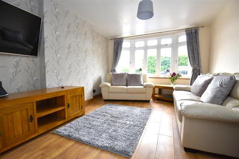 5 bedroom chalet for sale, Nutcombe Crescent, Rochford