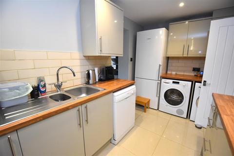 5 bedroom chalet for sale, Nutcombe Crescent, Rochford