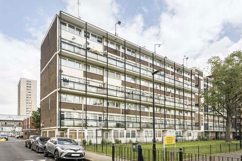3 bedroom flat to rent, Cottage Street, London E14