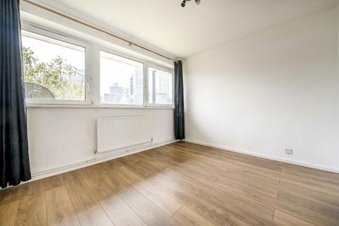 3 bedroom flat to rent, Cottage Street, London E14