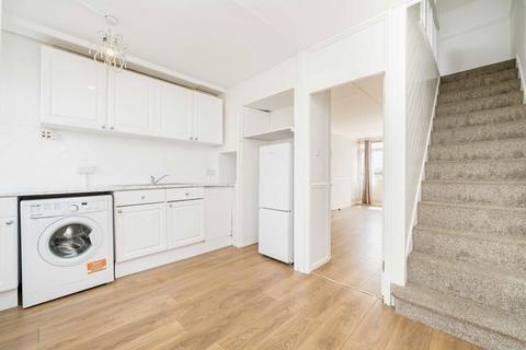 3 bedroom flat to rent, Cottage Street, London E14