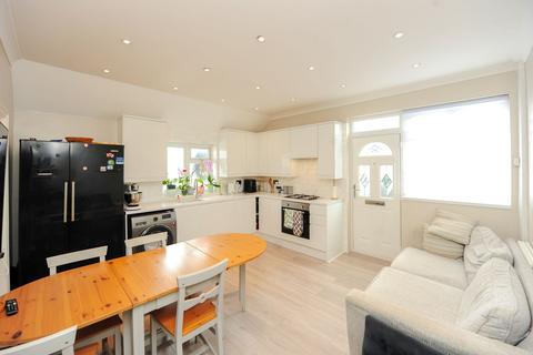 4 bedroom flat for sale, Victoria Road, Ruislip, HA4