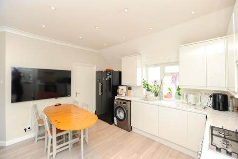 4 bedroom flat for sale, Victoria Road, Ruislip, HA4
