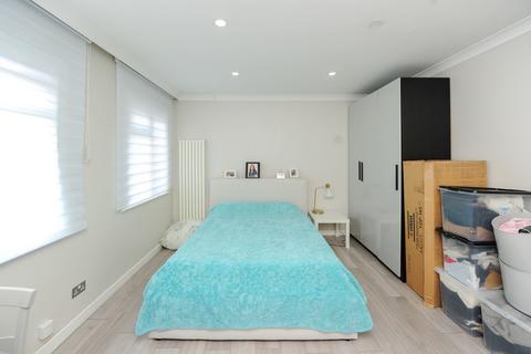 4 bedroom flat for sale, Victoria Road, Ruislip, HA4