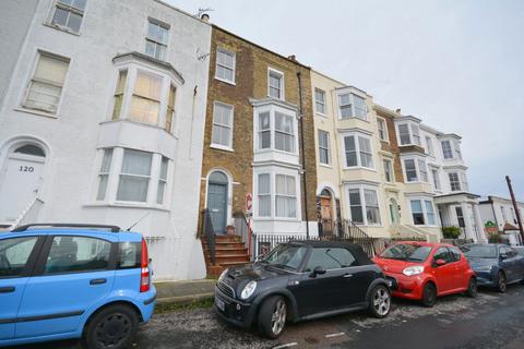 2 bed flat/apartment for rent in Grosvenor Place, Margate, CT9 1UY