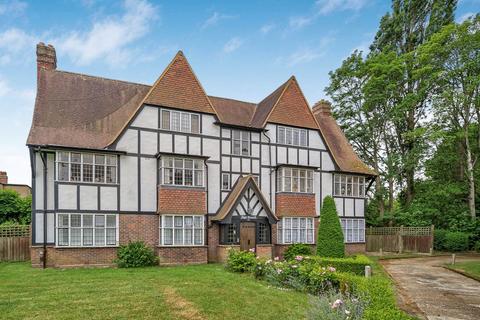 Monks Drive, London W3