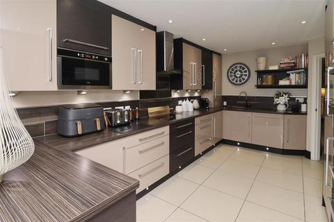 4 bedroom detached house for sale, Medlar Drive, Welton,