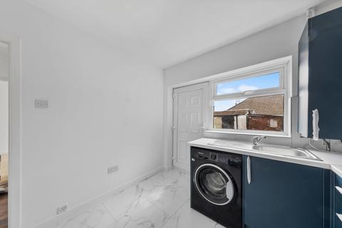 2 bedroom semi-detached bungalow to rent, Clovelly Avenue, Great Sankey, WA5