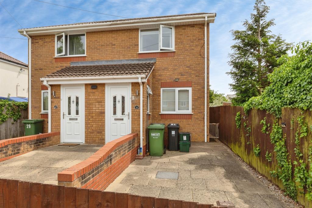2 bedroom semi-detached house for sale